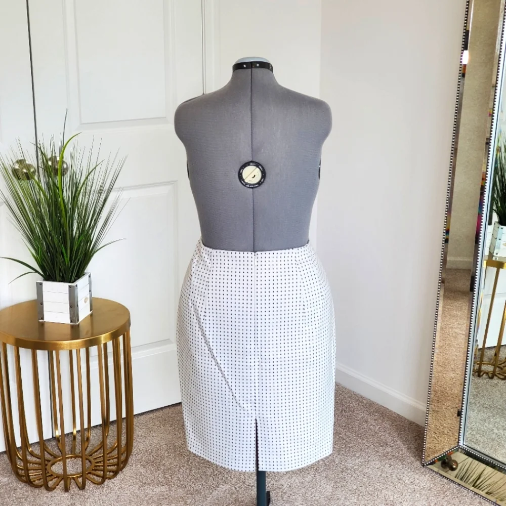 Express Women's Pencil Skirt, White/Black (Size 18) - Picture 3 of 7